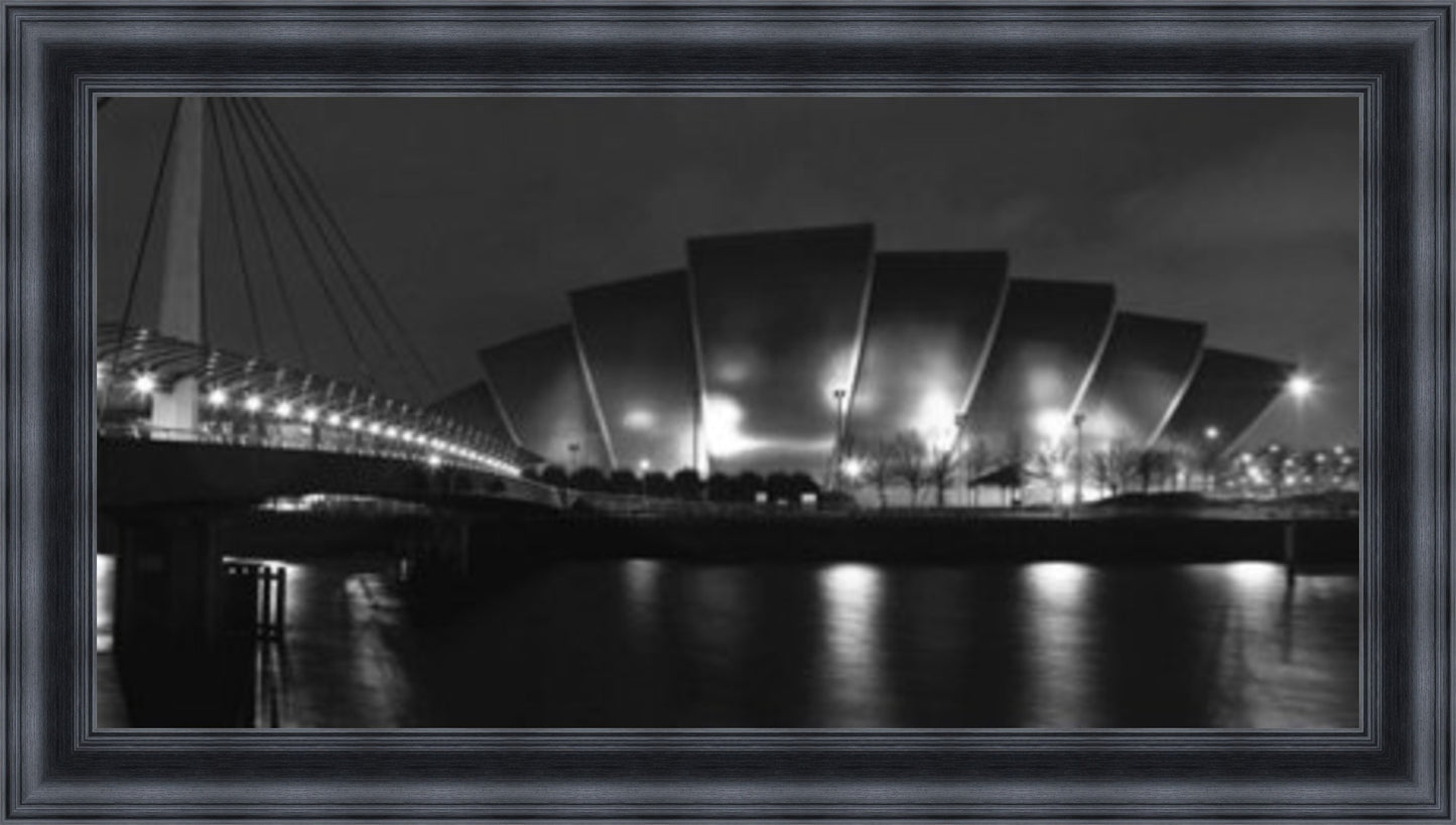 Armadillo, Glasgow - Black & White - Slim Frame