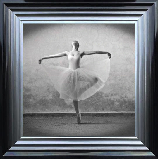 Ballerina - Black and White